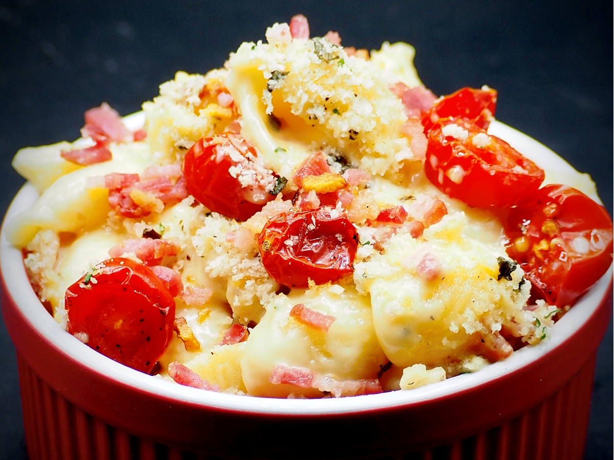 Deluxe Mac & Cheese with Chicken, Bacon and Oven-Roasted Tomatoes